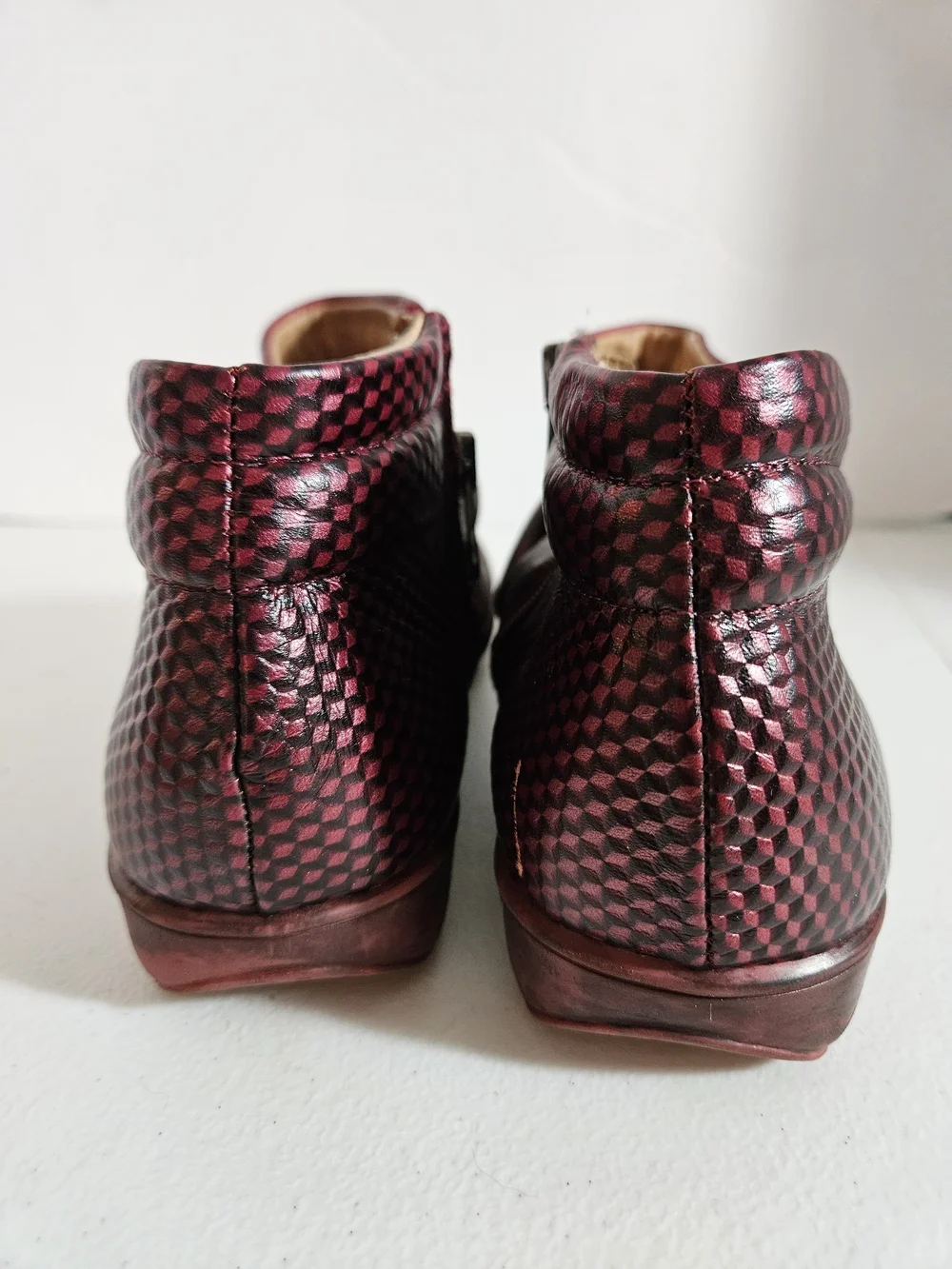 Wanda Panda Alexia Women's Burgundy Leather Ankle Booties EU 39/US 8.5 Textured